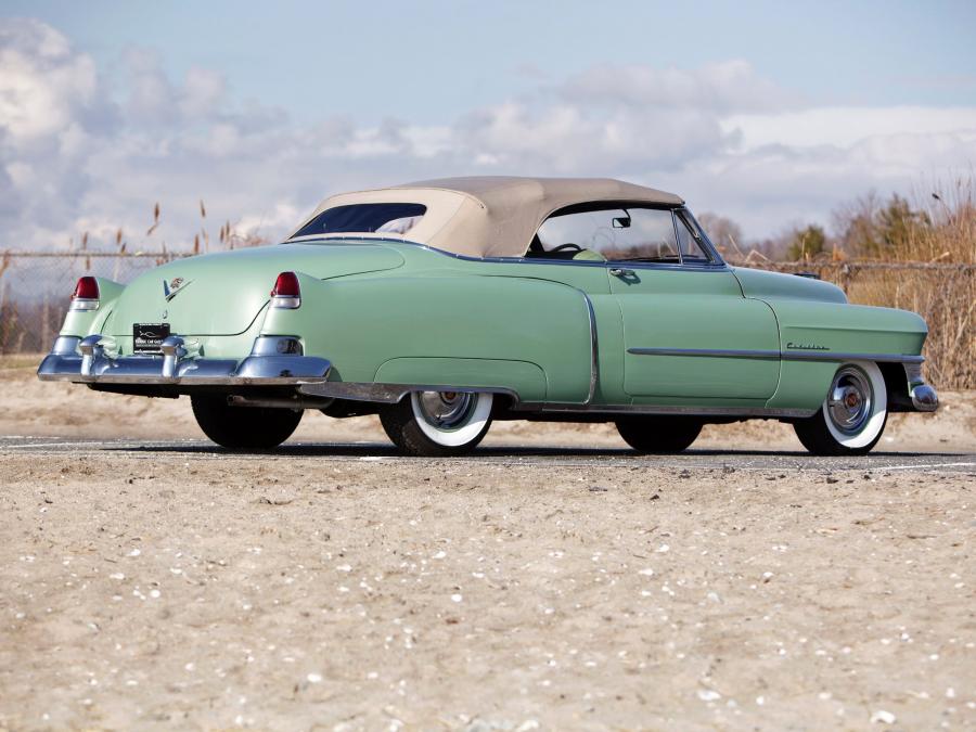  Cadillac Series 62 Convertible 1951 года  (фото 10 из 21)